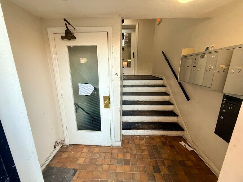 More Photos Of 2334 Kemper Ln, Cincinnati Apartments For Sale