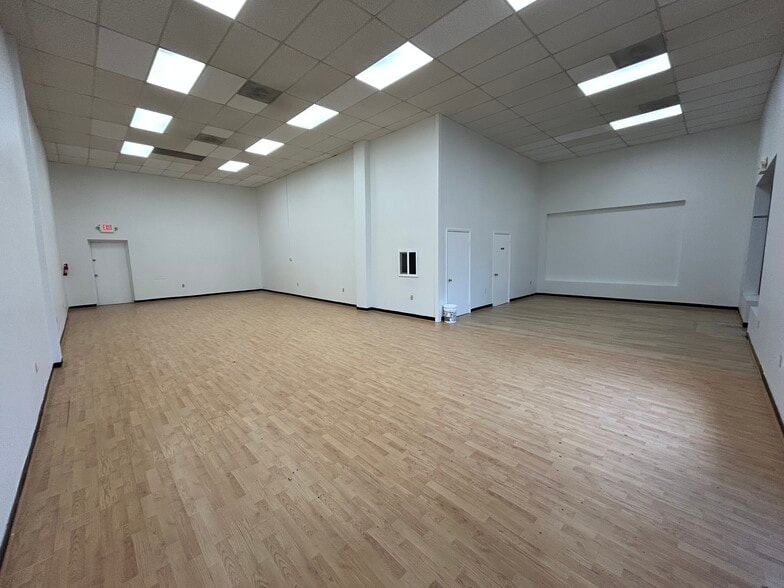 More Photos Of 713-741 Cady Dr, Fort Washington Storefront Retail Office For Lease