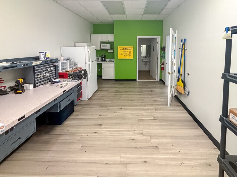 More Photos Of 1321 Ashley River Rd, Charleston Office For Lease