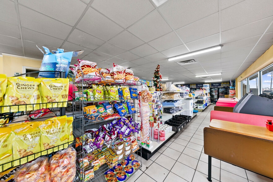 More Photos Of 103 Henderson St, Palacios Convenience Store For Sale
