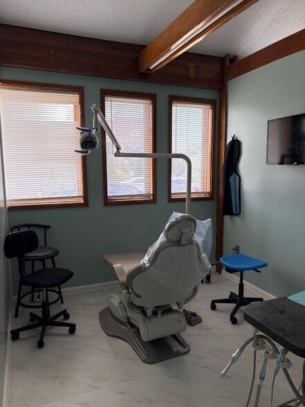 More Photos Of 8650 W 95th St, Overland Park Medical For Lease