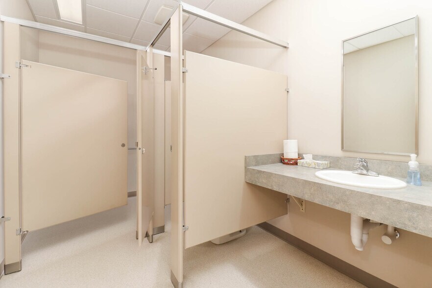 More Photos Of 407 Detroit Ave, Bloomington Office For Sale