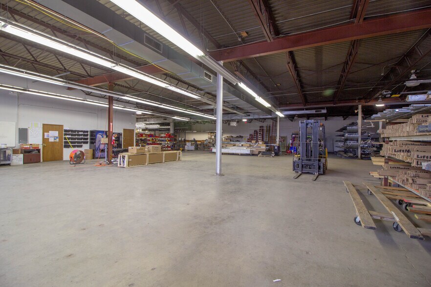 More Photos Of 76 Washington Ave, Des Moines Warehouse For Sale