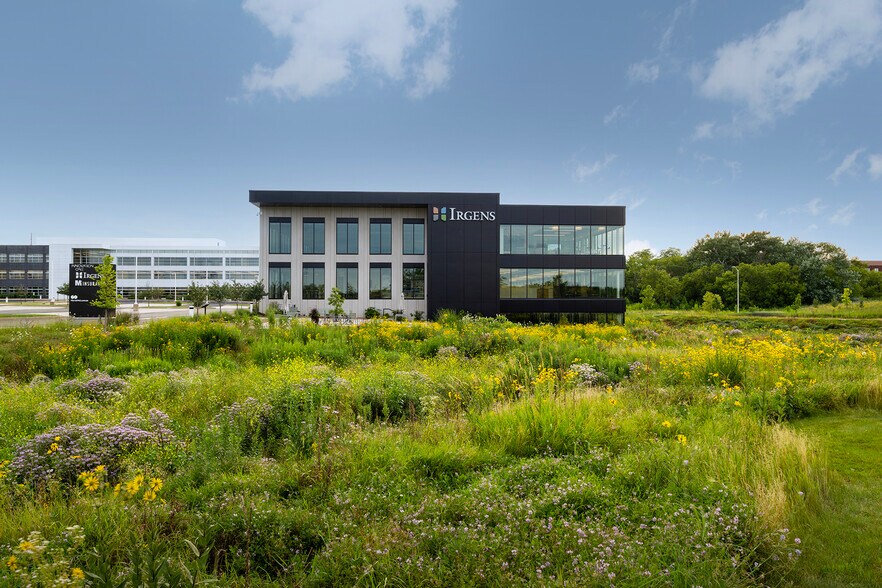 More Photos Of 1401 Discovery Pky, Milwaukee Office For Lease