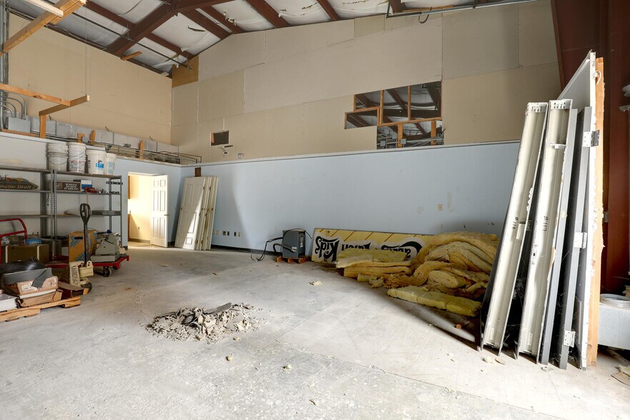 More Photos Of 2414 W Schneidman Dr, Quincy Industrial For Lease