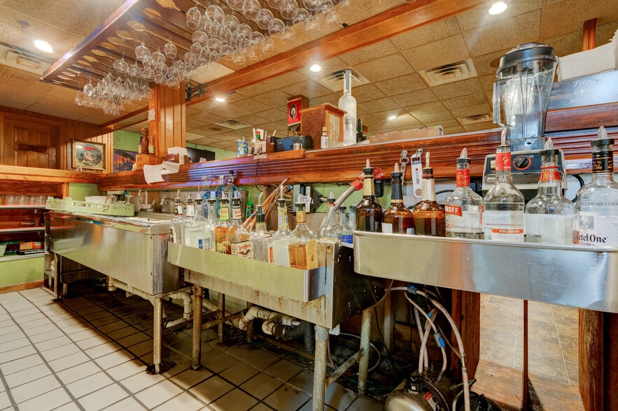 More Photos Of 1702 Park Hill Dr, Gainesville Restaurant For Sale