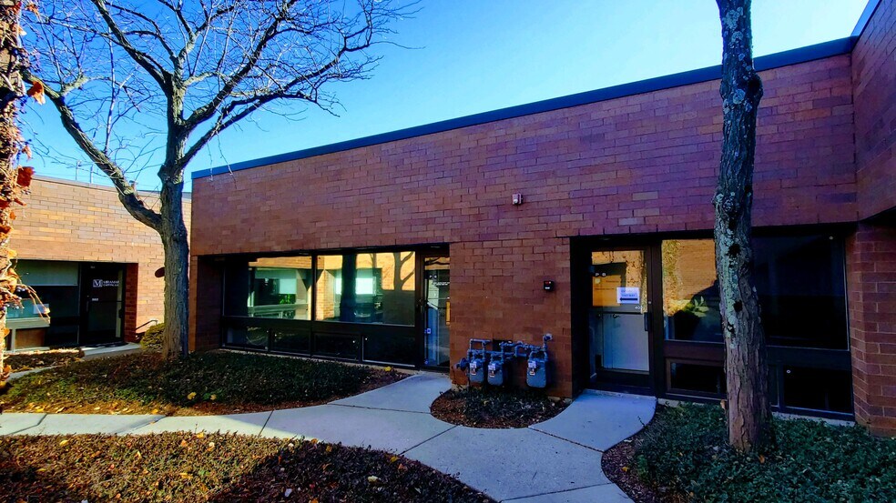 More Photos Of 666 Dundee Rd, Northbrook Office For Sale