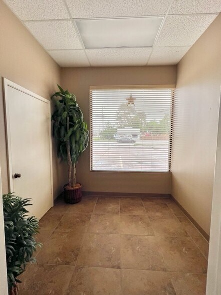 More Photos Of 3512 Avenue I, Rosenberg Office For Lease
