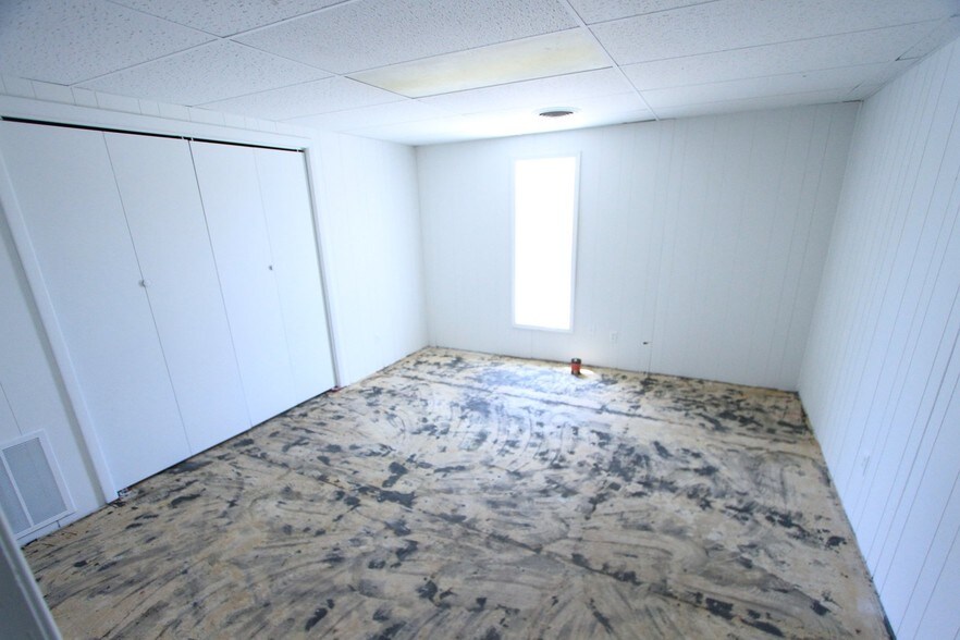 More Photos Of 108 SE 6th St, Abilene Specialty For Sale