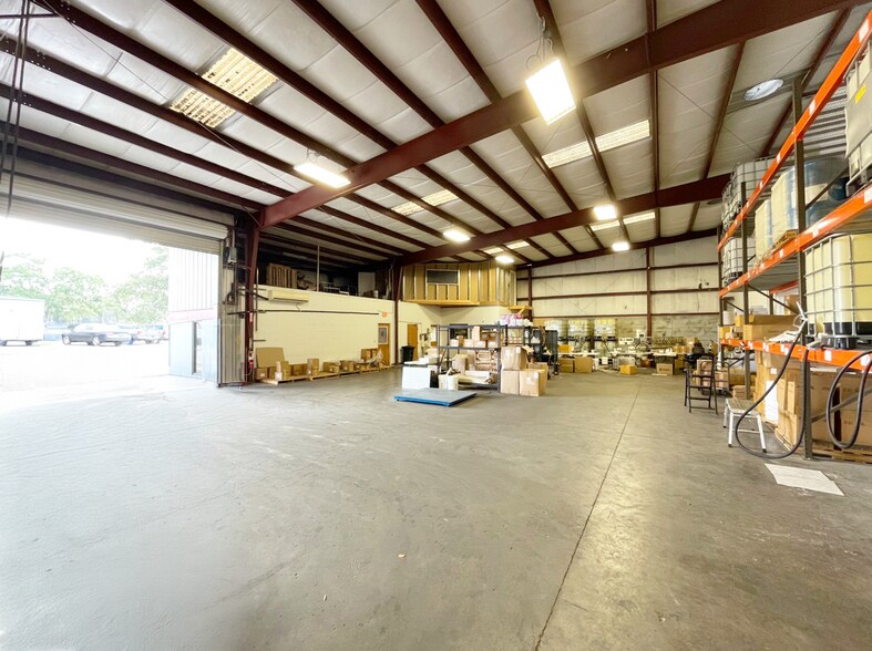 More Photos Of 2254-2256 Massaro Blvd, Tampa Warehouse For Lease