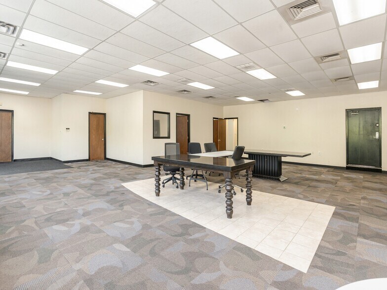 More Photos Of 579 Tunnel Rd, Asheville Freestanding For Lease