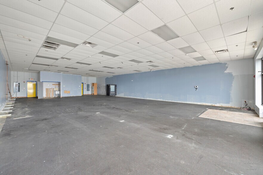 More Photos Of 450 N Route 31, Crystal Lake Fast Food For Lease