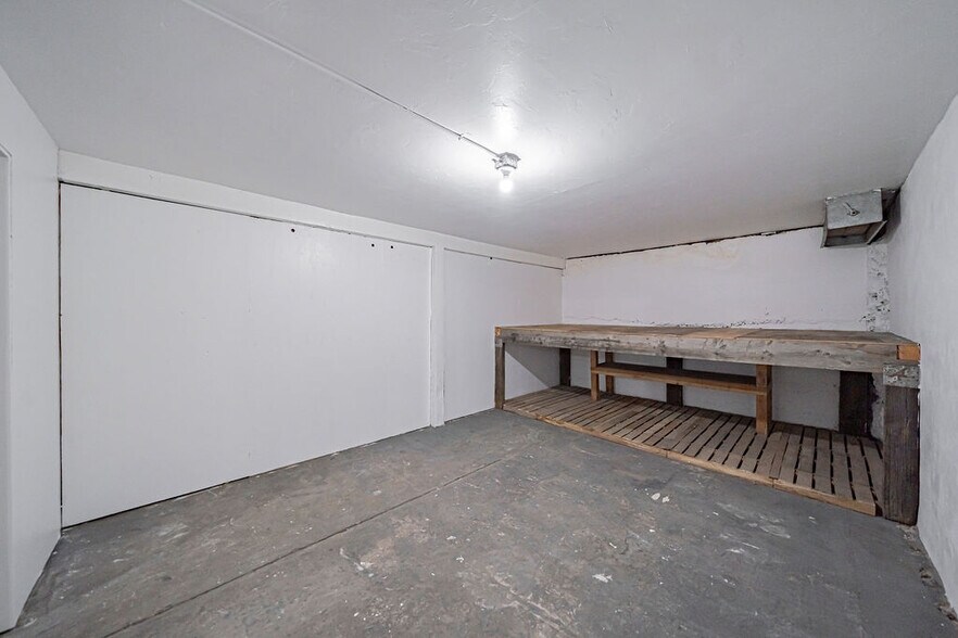 More Photos Of 27 NW Main St, Blackfoot Storefront Retail Office For Sale