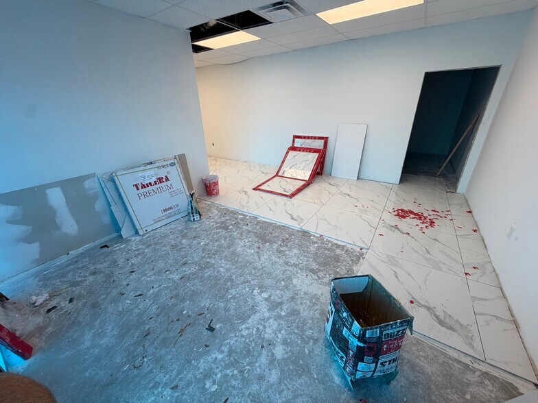 More Photos Of 777-799 E Oakland Park Blvd, Oakland Park Unknown For Lease