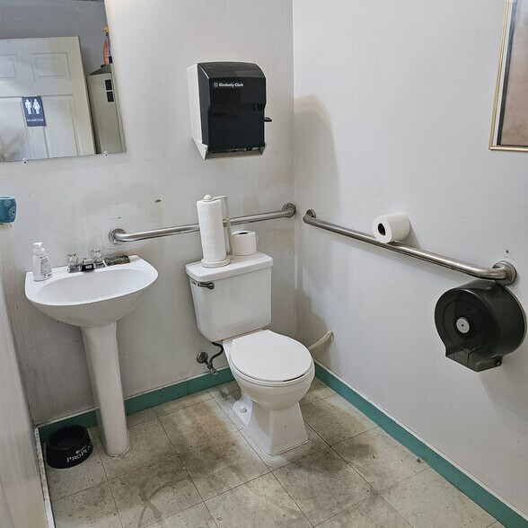 More Photos Of 131 E Rollins Rd, Round Lake Beach Freestanding For Sale