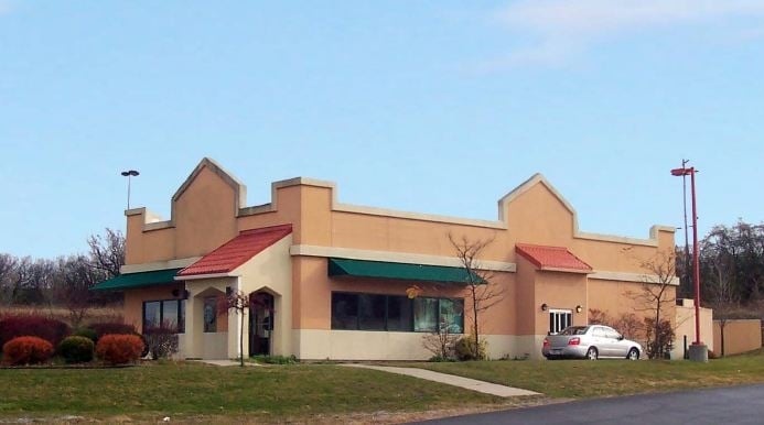 Primary Photo Of 4262 Lakeville Rd, Geneseo Fast Food For Lease