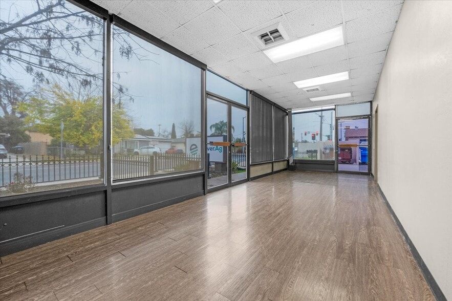 More Photos Of 1027 W Murray Ave, Visalia Service For Sale