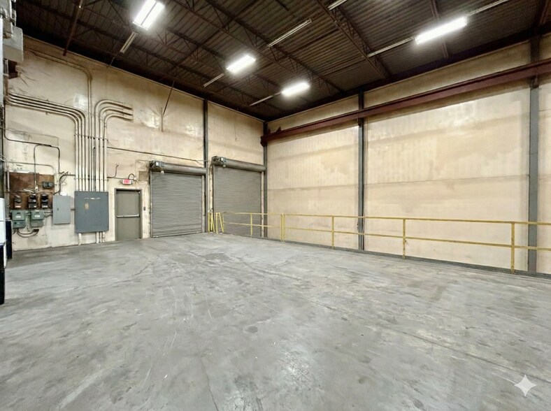 More Photos Of 439 McNally Dr, Nashville Manufacturing For Lease