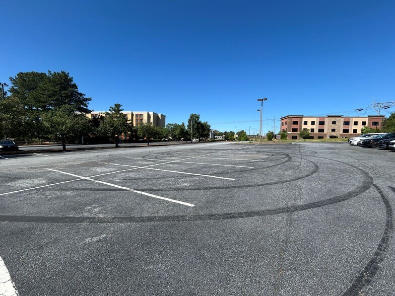 More Photos Of 3370 Venture Pky, Duluth Restaurant For Lease