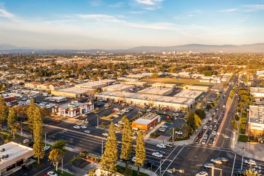 More Photos Of 3701 W McFadden Ave, Santa Ana Light Manufacturing For Lease