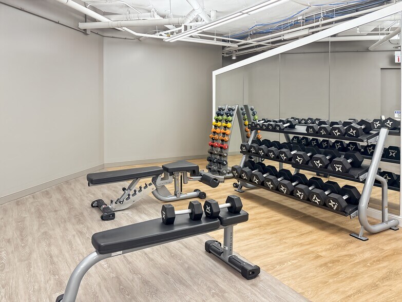 More Photos Of 10 N Martingale Rd, Schaumburg Coworking Space