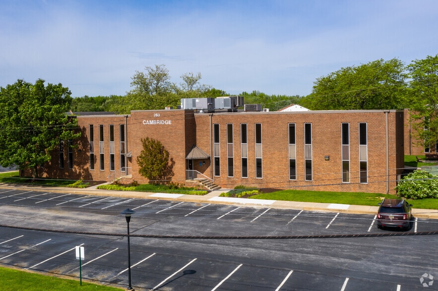 More Photos Of 263 Chapman Rd, Newark Office For Lease