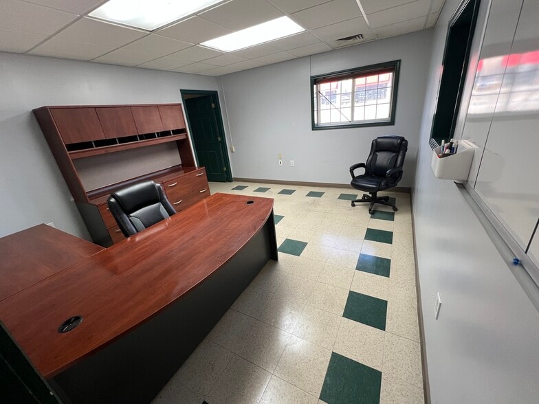 More Photos Of 69 Bagwell Mill Rd, Arden Warehouse For Lease