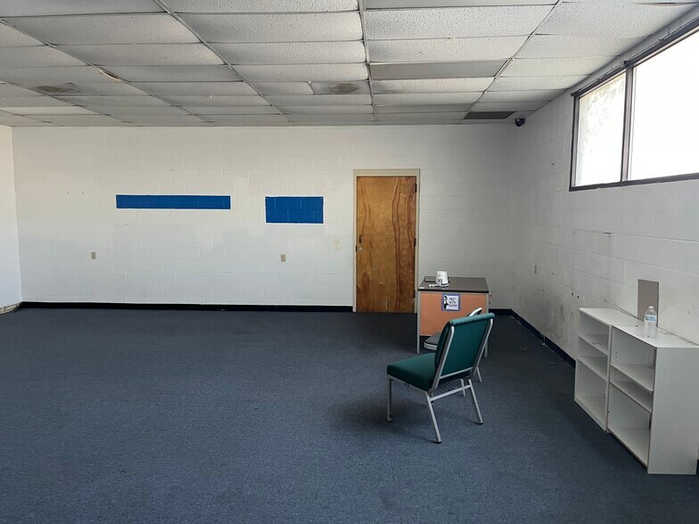 More Photos Of 6612 Arlington Expy, Jacksonville Schools For Lease