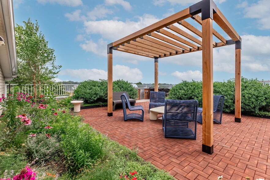 More Photos Of 515 West Ave, Norwalk Unknown For Lease