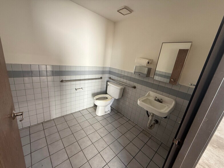 More Photos Of 2516 Troy Ave, South El Monte Warehouse For Lease