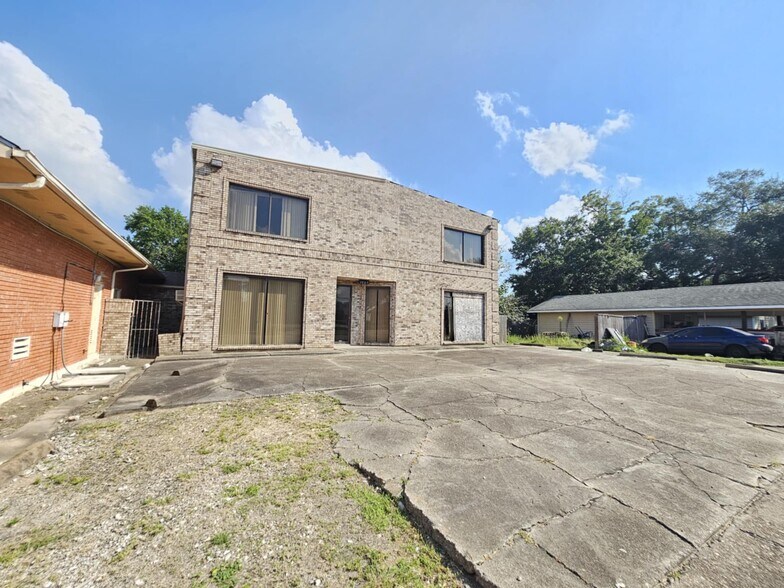 More Photos Of 1027 Main St, Pasadena Medical For Sale