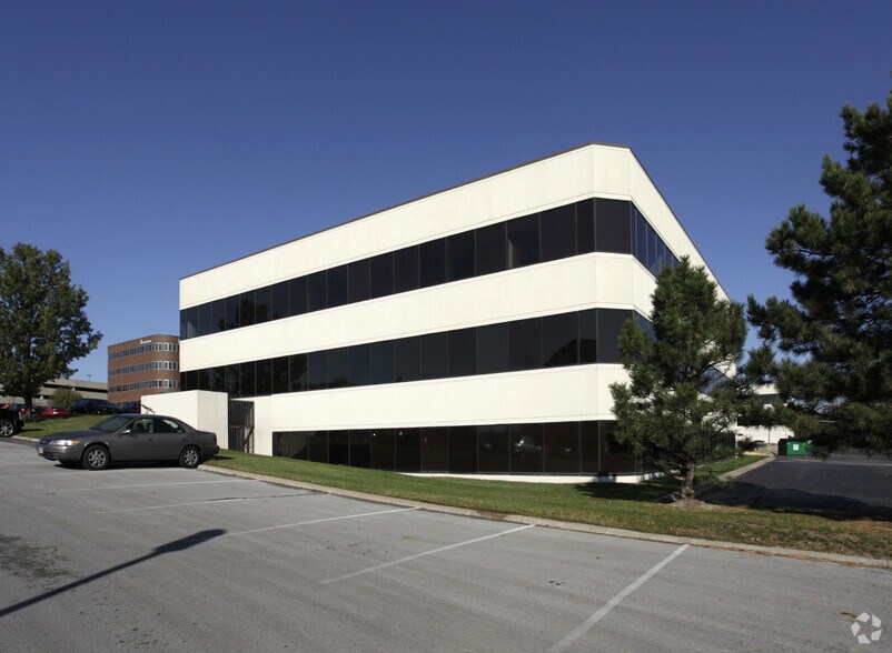More Photos Of 1045 N 115th St, Omaha Office For Lease