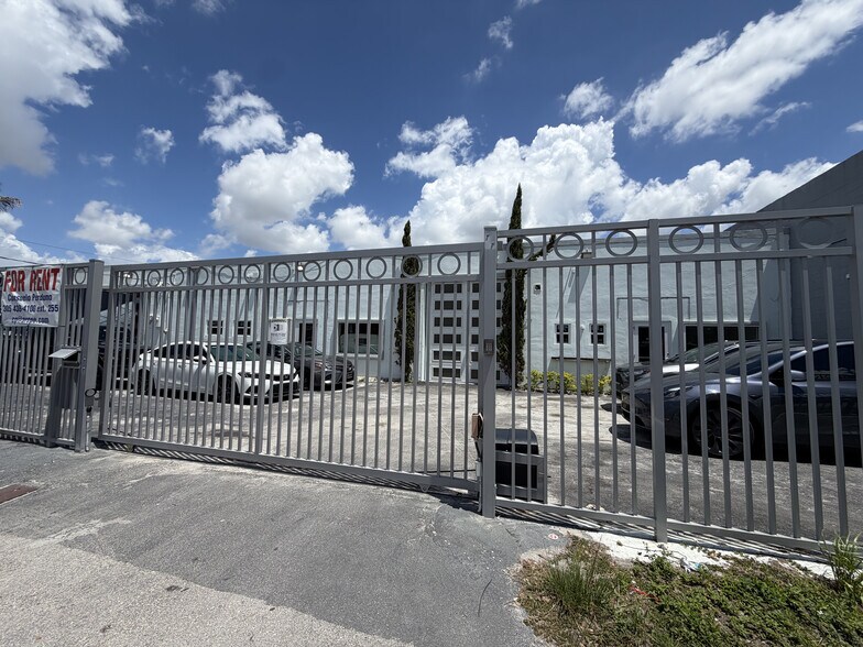 More Photos Of 3241-3249 NW 38th St, Miami Manufacturing For Sale