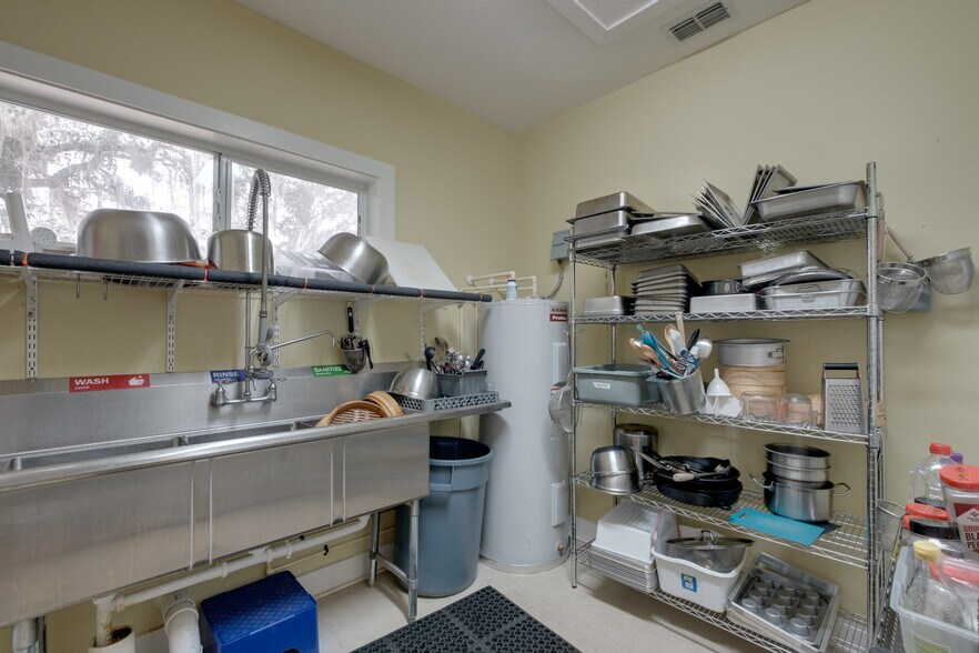 More Photos Of 307 State Road 26, Melrose Restaurant For Sale