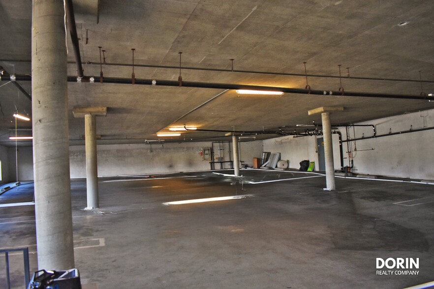 More Photos Of 16214-16300 Lindbergh Street, Van Nuys Manufacturing For Sale