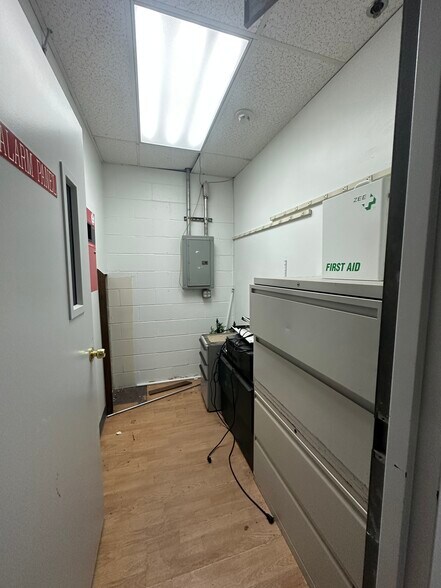 More Photos Of 732R Lynnway, Lynn Warehouse For Lease