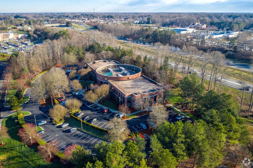 More Photos Of 13620 Reese Blvd E, Huntersville Medical For Lease