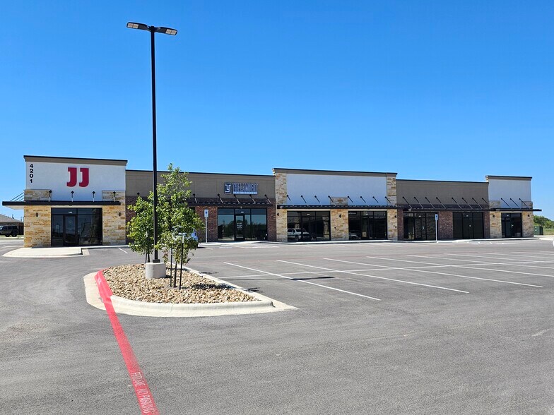 More Photos Of 4201 S Fort Hood St, Killeen Freestanding For Lease