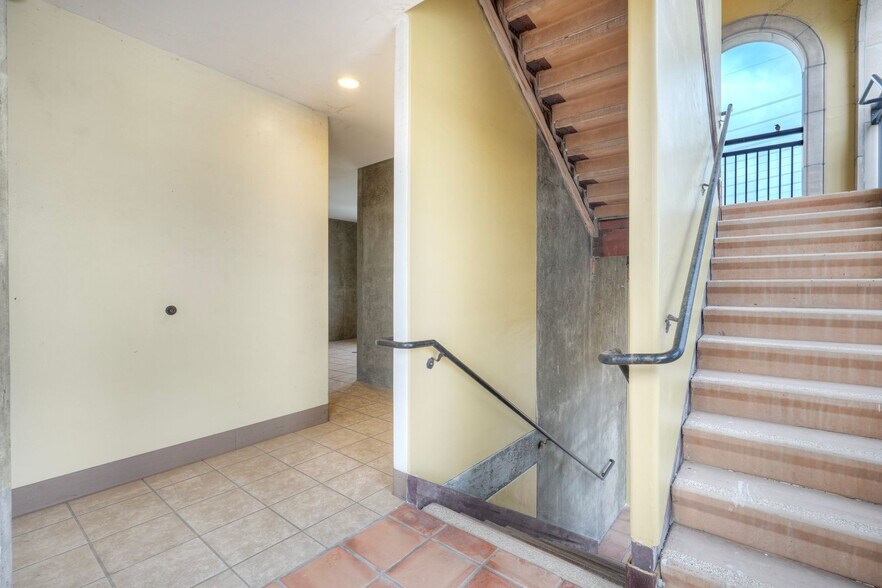 More Photos Of 2180 S El Camino Real, Oceanside Office For Sale