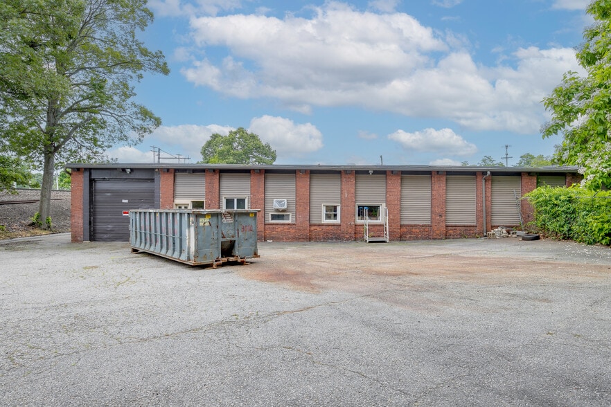 More Photos Of 3661 W Shore Rd, Warwick Warehouse For Sale