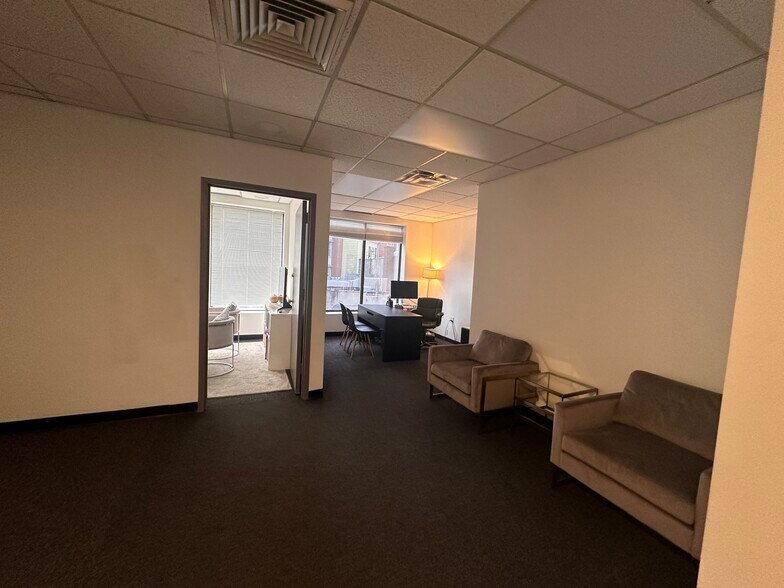 More Photos Of 1143-1147 47th Ave, Long Island City Showroom For Lease