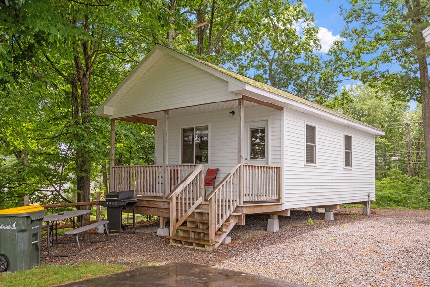 More Photos Of 291 Endicott St N, Laconia Hotel For Sale