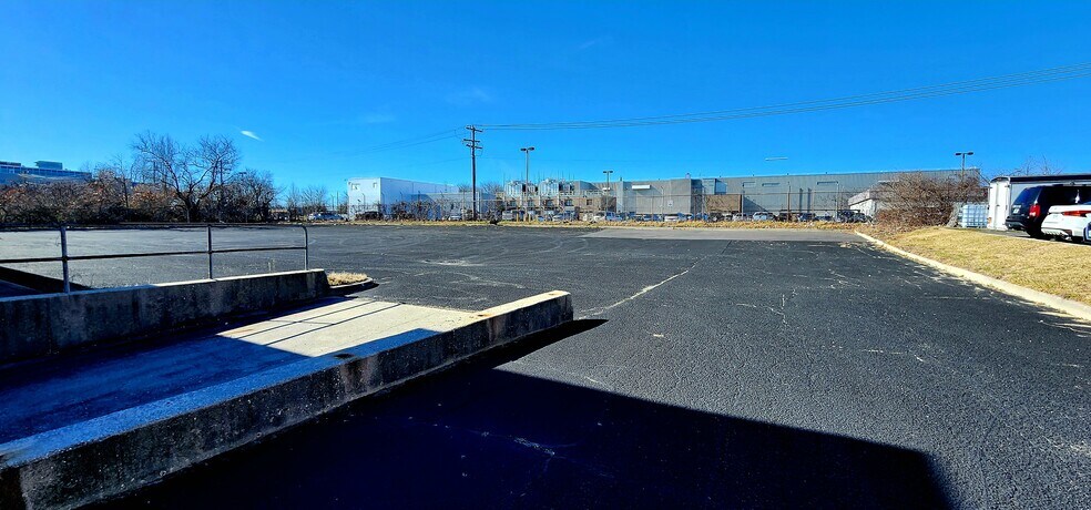 More Photos Of 70 Air Park Dr, Ronkonkoma Manufacturing For Lease