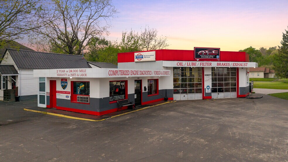 More Photos Of 833 W 7th St, New Albany Auto Repair For Sale