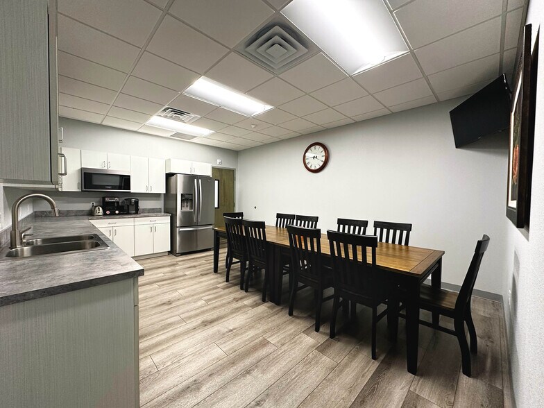 More Photos Of 3930 S Pipkin Rd, Lakeland Light Distribution For Sale