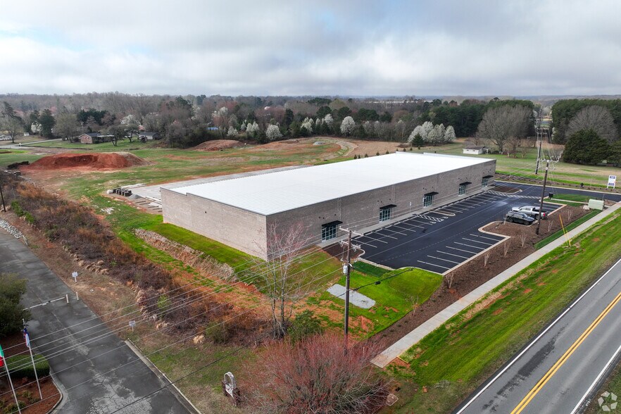 More Photos Of 8229 Tyner Rd, Colfax Flex For Lease