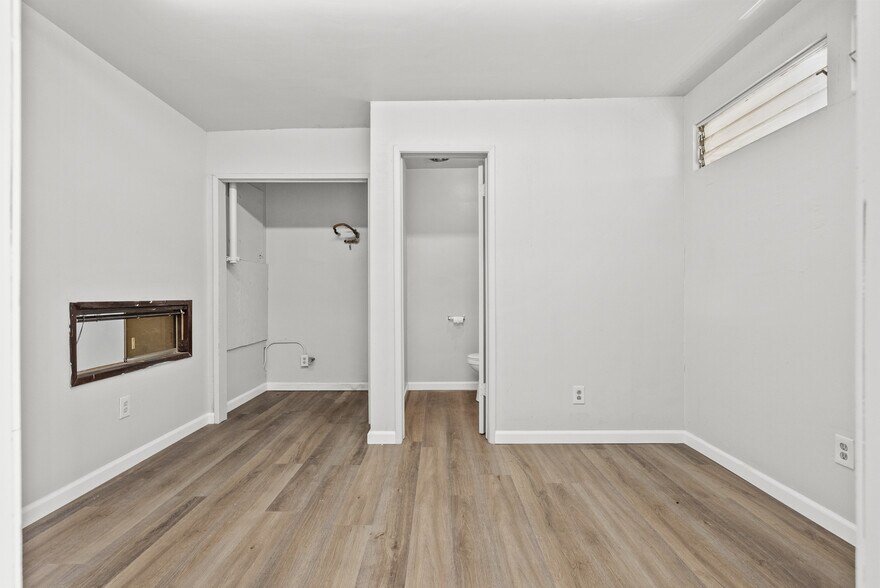 More Photos Of 6004 W Pico Blvd, Los Angeles Storefront For Lease