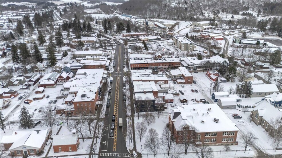 More Photos Of 22 Monroe St, Ellicottville Storefront For Sale