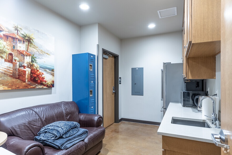 More Photos Of 512-514 7th St, Oregon City Medical For Lease