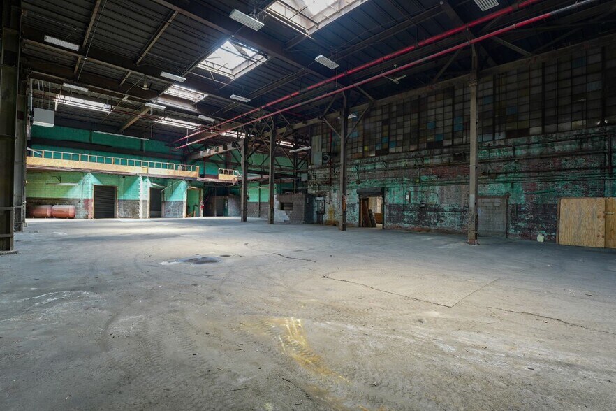 Primary Photo Of 825 E 140th St, Bronx Warehouse For Lease